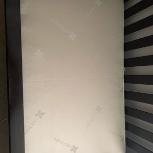 Gateway 4-in-1 crib / brand new mattress